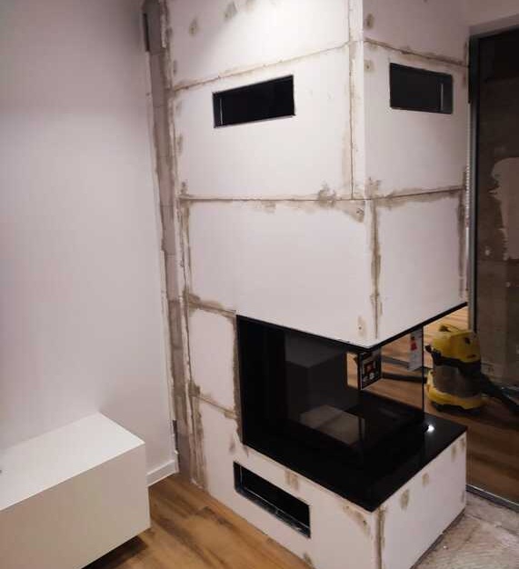 Panoramakamin mit dem Kamineinsatz Kratki Regnor 500/500